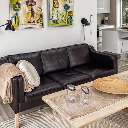 Three-bedroom In Holiday home *