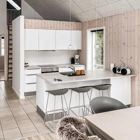 Three-bedroom In Holiday home *