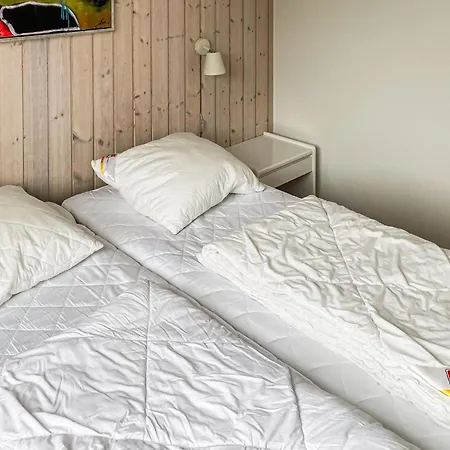Three-bedroom In Holiday home
