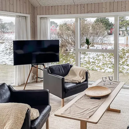 Three-bedroom In Holiday home