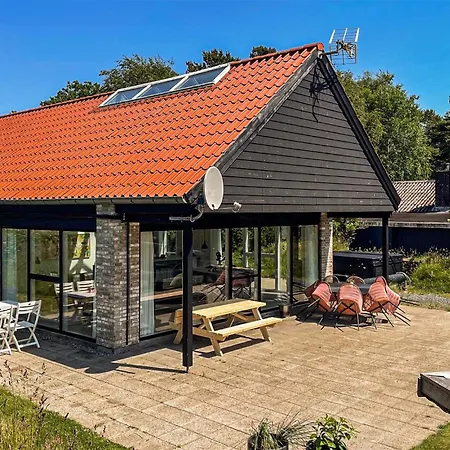 Three-bedroom In Blavand